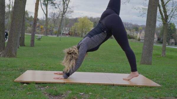 Sprung-Yoga-Board_OMara-Sprung-Floors_Yoga Alissa Okjar (34)